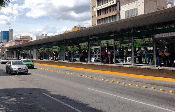 Ajustan rutas del transporte público de León por desfile
