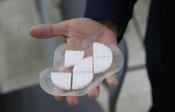 UG patenta inserto tridimensional para prótesis de articulaciones