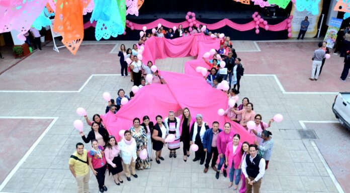 Participan en lazada monumental en Silao para ir contra cáncer de mama