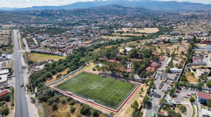 Entrega Mauricio Trejo canchas deportivas en escuelas de San Miguel
