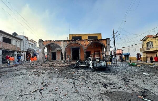 Detonan auto con explosivos cerca de la presidencia de Jerécuaro