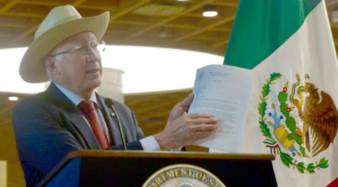 “Papelito habla” dice Ken Salazar a gobierno mexicano