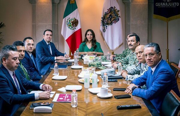 Se reúne Libia Dennise con grupo de inteligencia institucional; fortalecerán entornos seguros