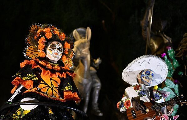 Acuden 20 mil a desfile de Catrinas en la capita (Fotogalería)