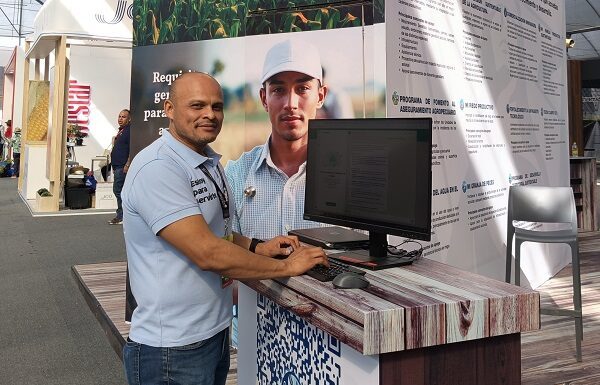 Presentan a DACIA, asistente virtual de la Secretaría del Campo