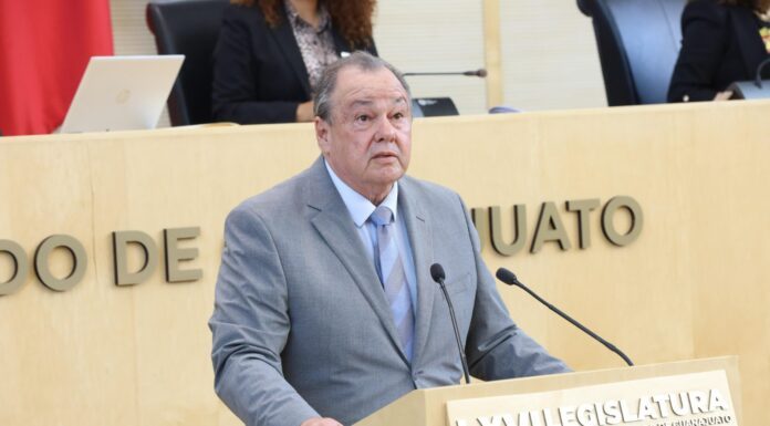 Morena exhorta a escuchar la problemática de las y los maestros