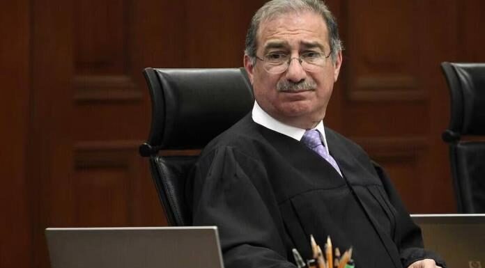 Ministro Pérez Dayan rompe el bloque y pasa la Reforma Judicial