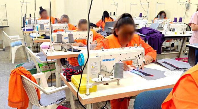 Mujeres cosen su empoderamiento dentro del CEPRERESO de León