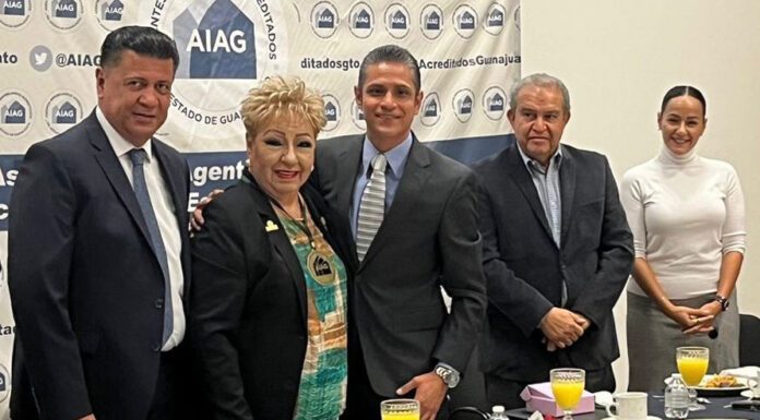 Entrega AIAG medalla al Mérito Inmobiliario