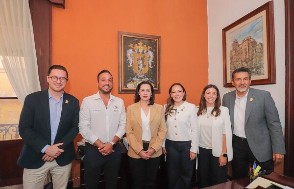 Busca Samantha Smith diversificar economía en la capital