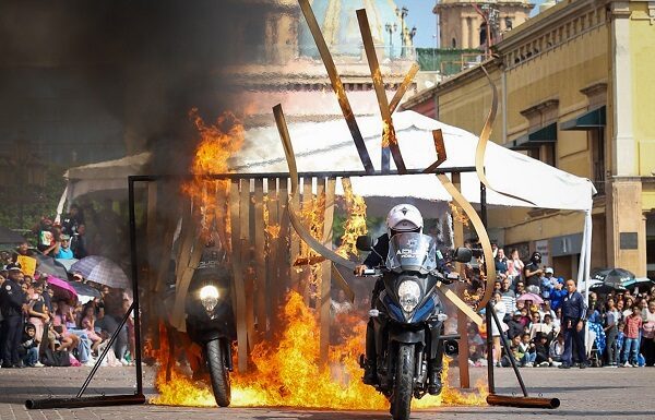 Más de 23 mil leoneses disfrutan del desfile por Día de la Revolución