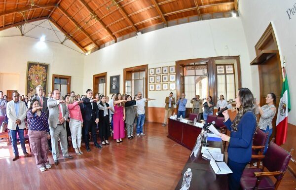 Toma protesta Samantha Smith al nuevo patronato del DIF capitalino