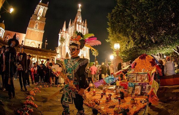 Desfile por Día de Muertos genera 550 MDP a San Miguel de Allende