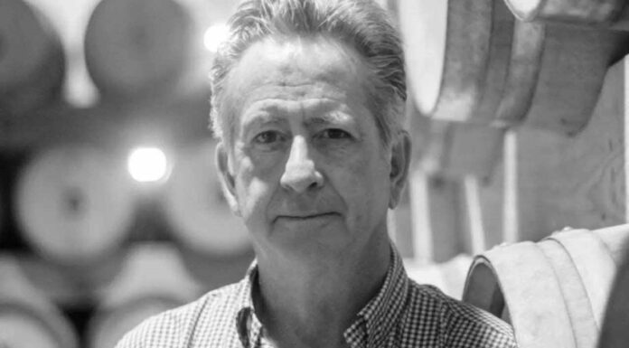 Pese a vigilancia de 300 federales, matan en carretera a empresario vitivinícola