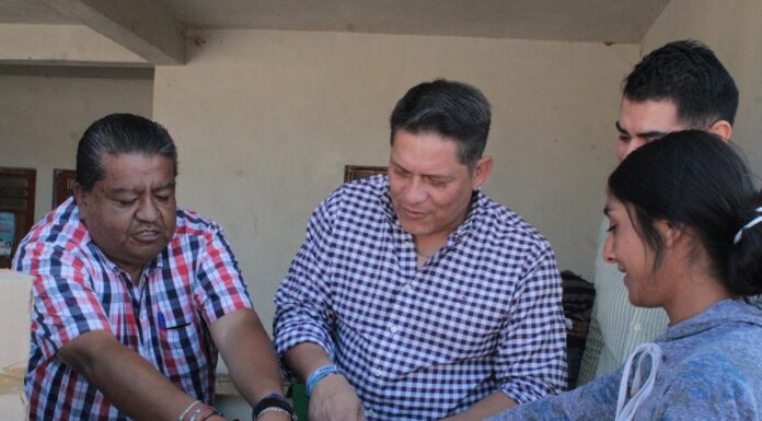 Entrega DIF-Silao aves de corral en beneficio de la sociedad