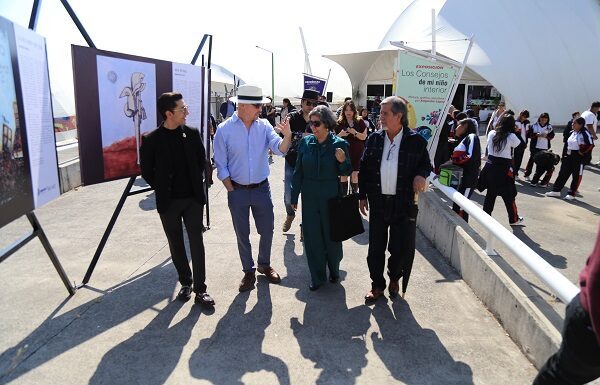 Presentan Tintas Convergentes en el Parque Bicentenario