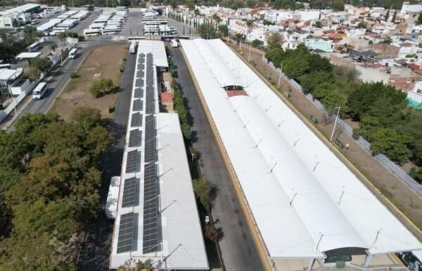 Colocan celdas fotovoltáicas en estaciones de transferencia del SIT
