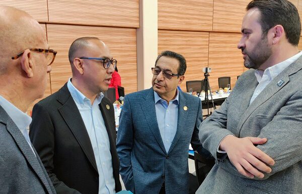 No son tiempos de aumentos, dice Miguel Salim a gobierno de León y Feria