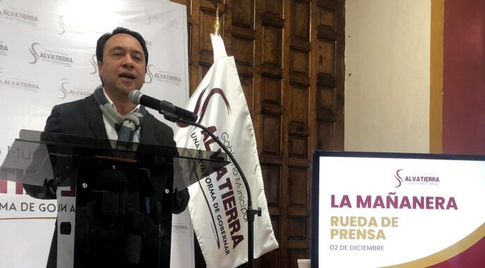 Amenaza alcalde de Salvatierra con exhibir a deudores de agua