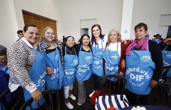 Reconoce Ale Gutiérrez labor de voluntarios de DIF-León