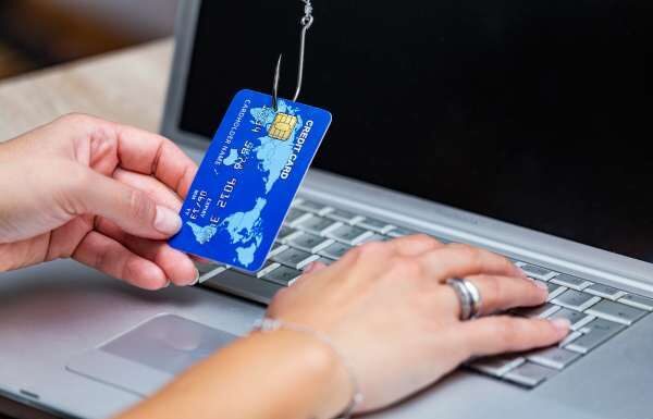 ¡Cuidado con las estafas en línea! Protege tus datos y tu dinero