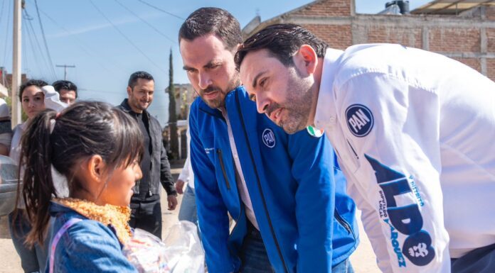 Ayudan diputados Alan y Aldo Márquez a los Reyes Magos a repartir sonrisas