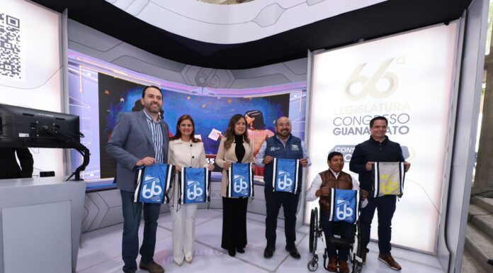 Congreso de Guanajuato presenta su stand en la Feria de León