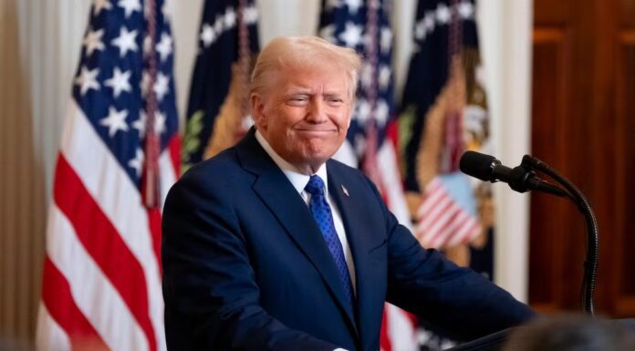 Cumple Trump; van aranceles del 25% a México, Canadá y China