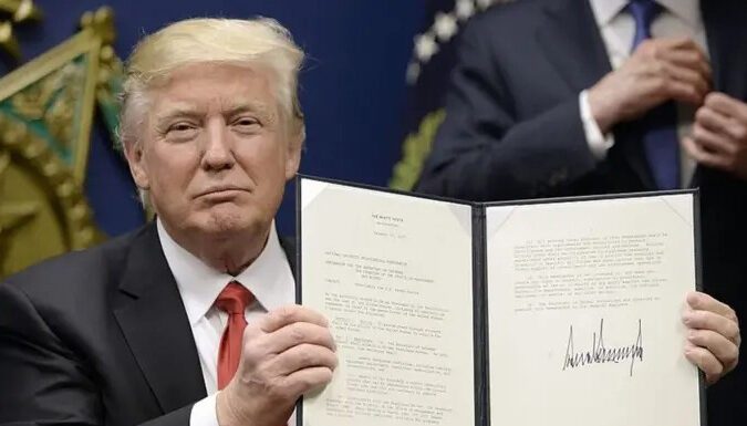 Donald Trump asume presidencia de EU y emite órdenes ejecutivas