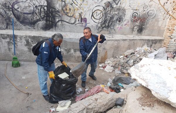 Limpian predio abandonado en la capital para evitar plagas