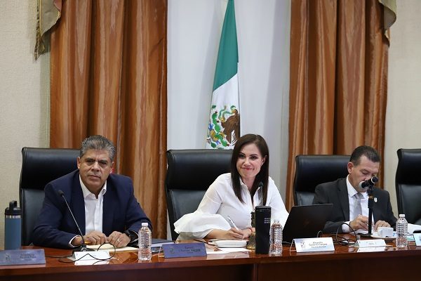 La presidenta municipal de León, Ale Gutiérrez, en la sesión de Ayuntamiento la tarde de este viernes. 