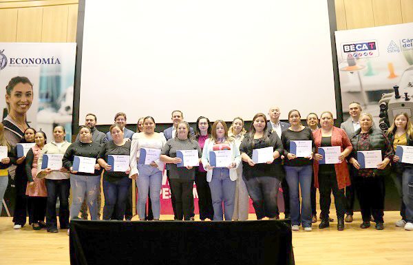 Se gradúa primera generación de mujeres pespuntadoras de programa BKT