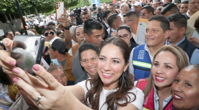 Realiza Libia Dennise gira por Silao; encabeza caravanas de servicio