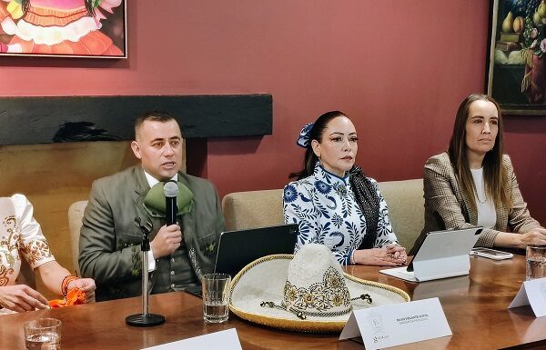 Anuncia Samantha Smith lienzo charro para la capital