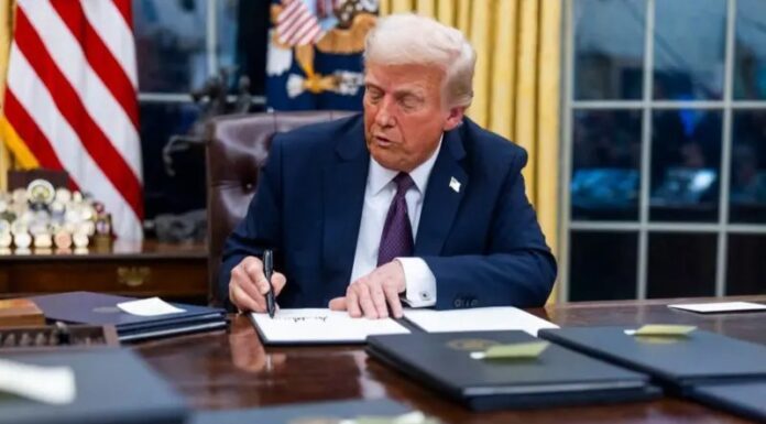 No cede Trump y anuncia aranceles del 25 por ciento a México