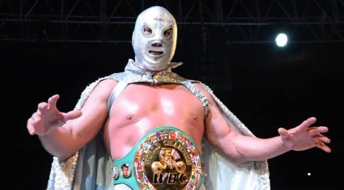 En lucha de apuestas, máscara vs máscara entre Hijo del Santo y Fuerza Guerrera