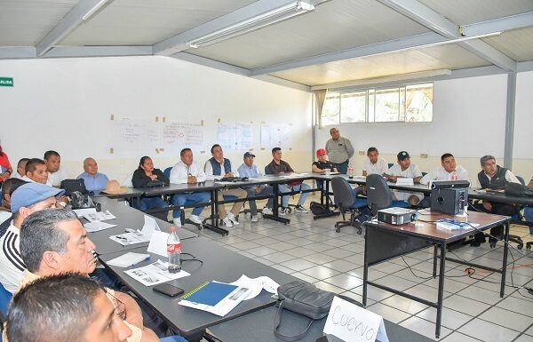 Capacitan a promotores turísticos para difundir el patrimonio capitalino