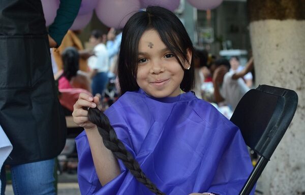 Reúnen 35 trenzas en jornada para dibujar sonrisas en Silao