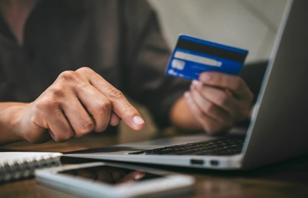 Evita caer en estafas al pagar con tus tarjetas