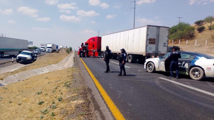 Frustra Secretaría de Seguridad y Paz robo de tractocamión con carga valuada en más de 600 mil pesos en la Carretera Federal 57 (1)