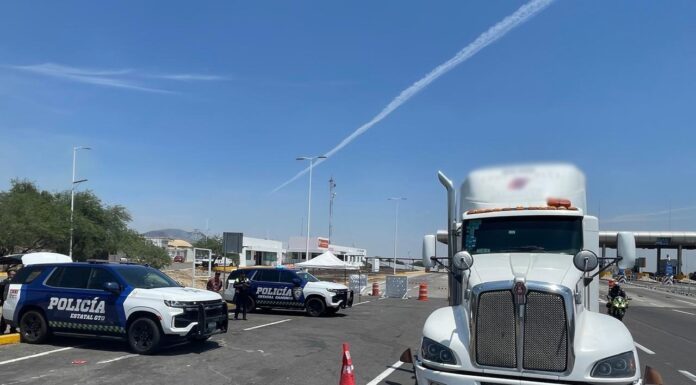 Detiene policía estatal a una persona que transportaba 40 mil litros de combustibles