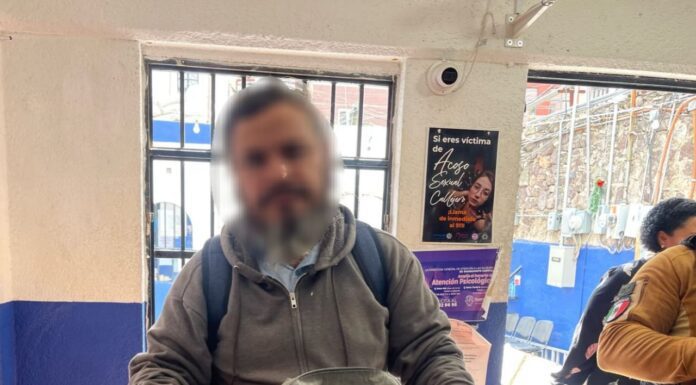 Policía capitalina encuentra mochila con dinero y la devuelve a su dueño