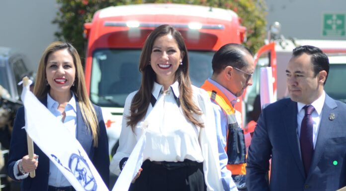 Brinda Melanie Murillo un reconocimimento a corporaciones de protección civil