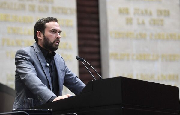 Exige Alan Márquez atender la “grave crisis” en el HAERB