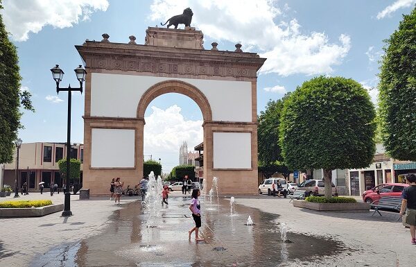 DIF León y Registro Civil realizan jornada para ofrecer trámites gratuitos