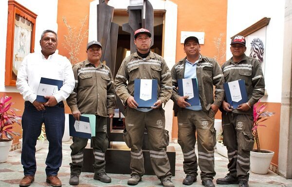 Reciben empleados municipales de la capital certificación por manejo de arbolado