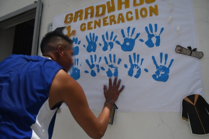 Levantarse siempre es posible_ primera generación del programa contra adicciones se gradúa en el Ceprereso de León (6)