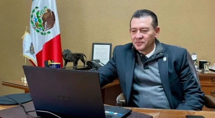 Renuncia Arturo Navarro a Secretaría del Ayuntamiento en León