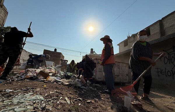 Vecinas de Silao le ponen corazón por una comunidad más limpia