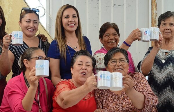 Celebra Melanie Murillo a mamás en albergue del Hospital General